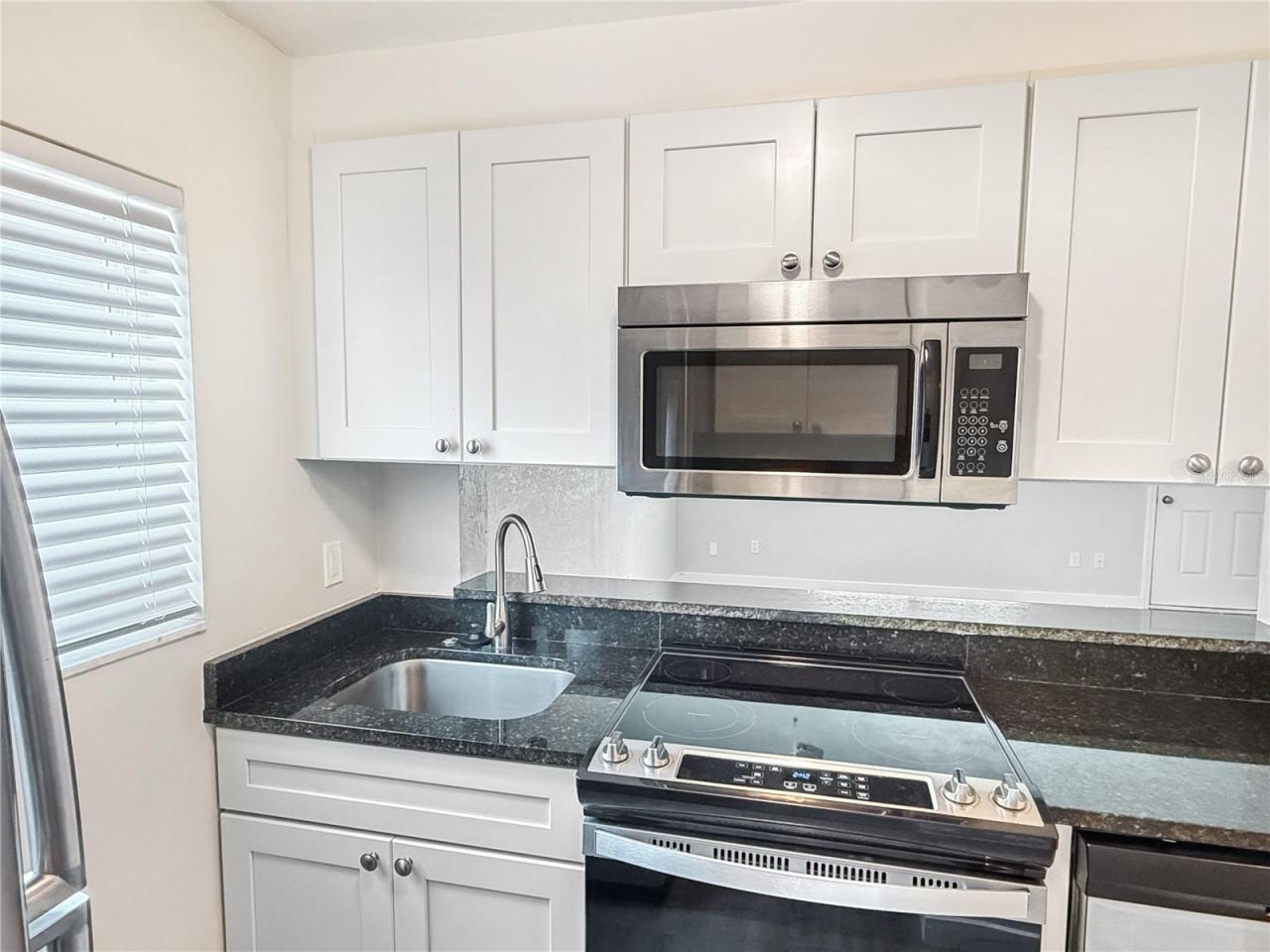 Photo 4 of 208 N Halifax Ave, Daytona Beach, FL 32118