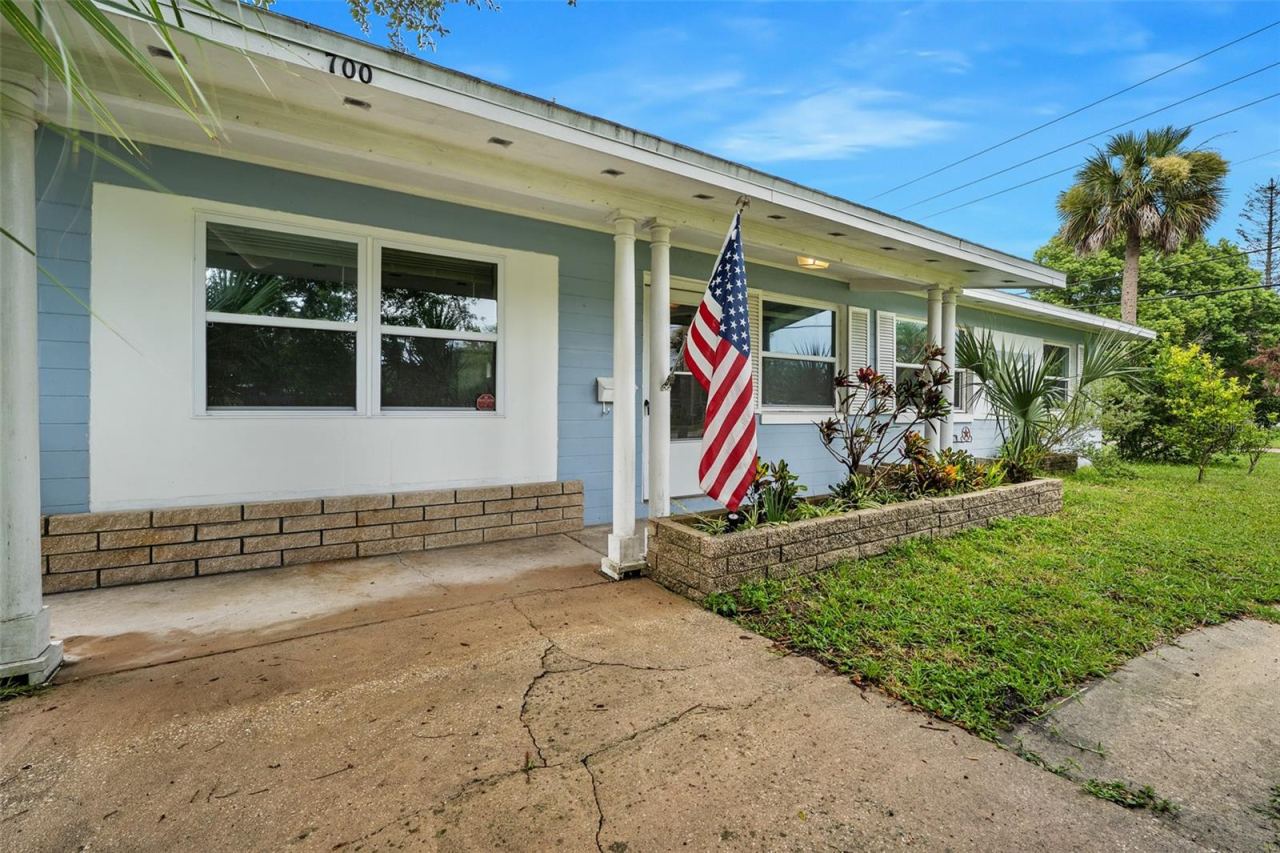 Photo 3 of 700 Katherine St, South Daytona, FL 32119
