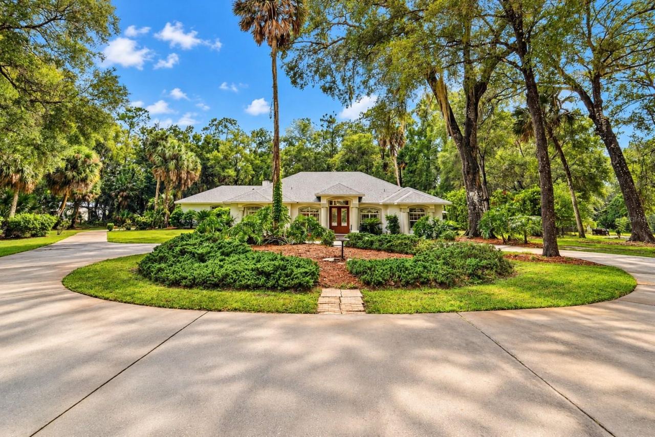 Photo 3 of 1830 Glenwood Oaks Ln, Deland, FL 32720