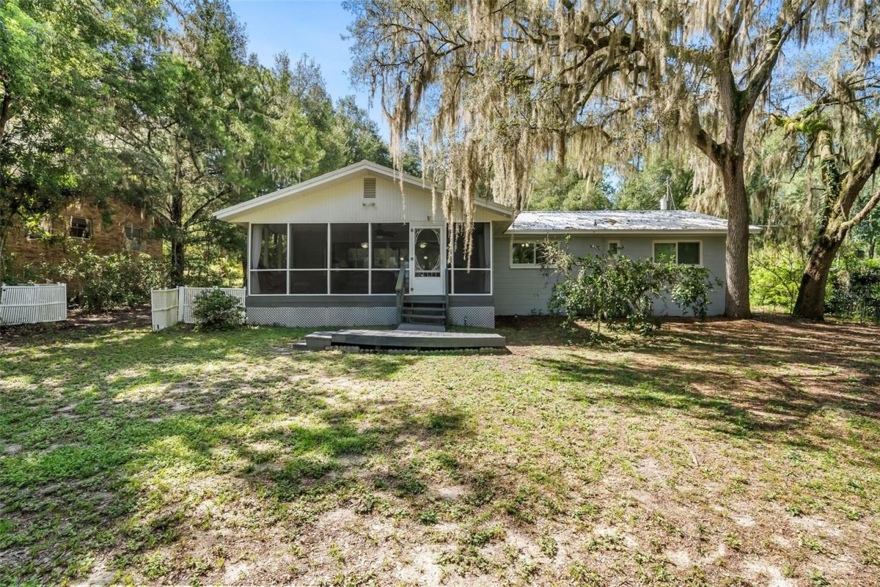 Photo 2 of 1416 Baden Powell Rd, Hawthorne, FL 32640