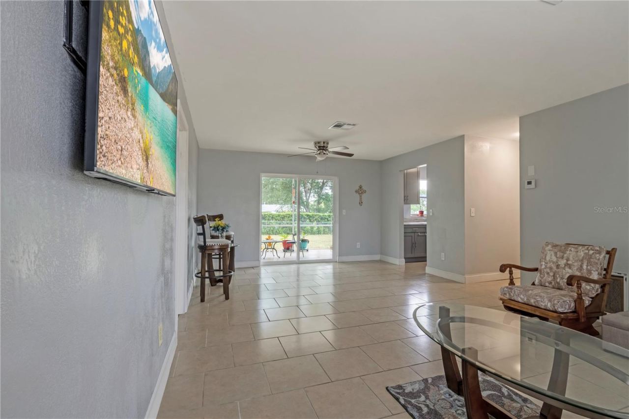 Photo 3 of 2633 Beal St, Deltona, FL 32738
