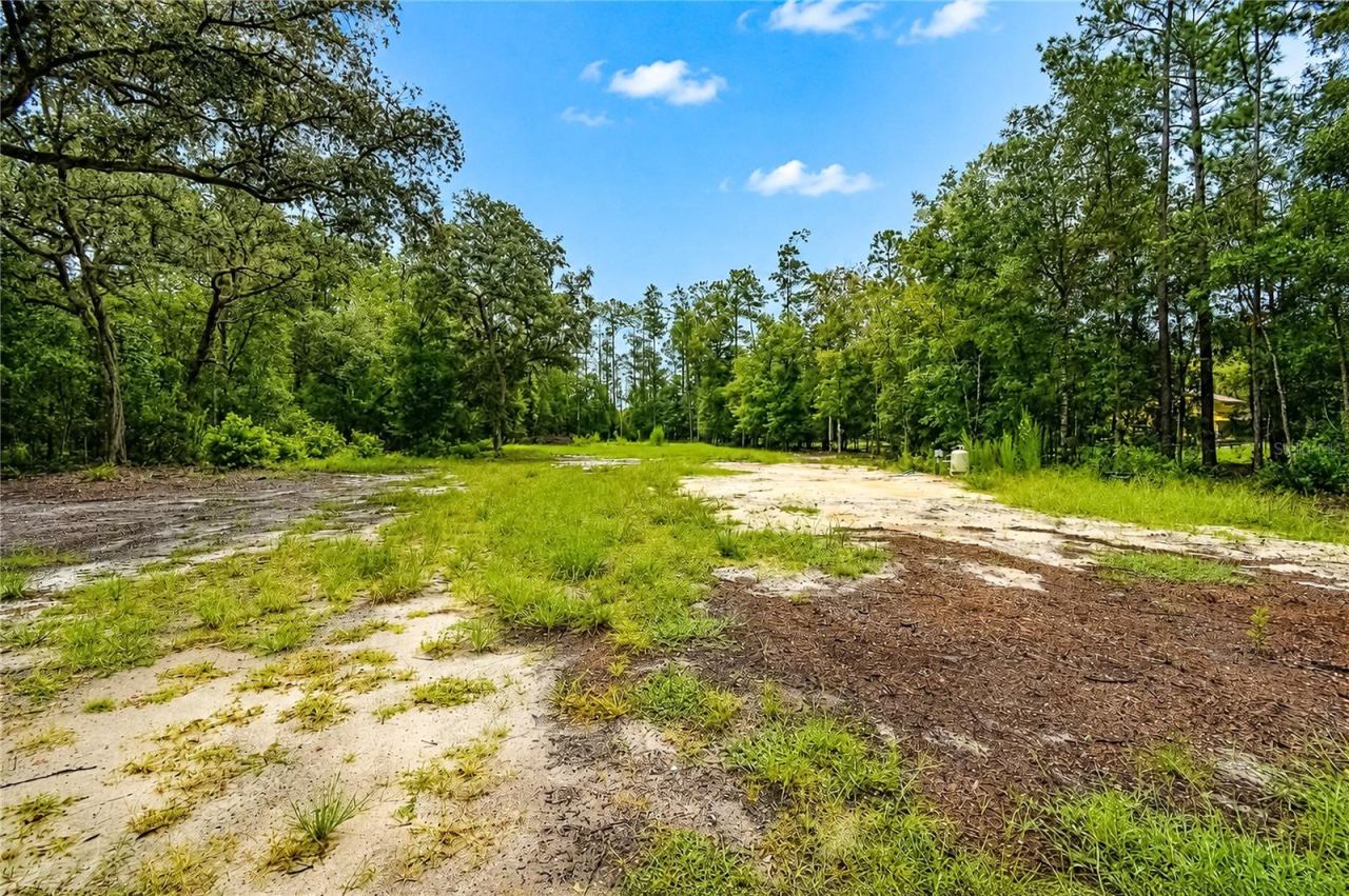 Photo 3 of 261 Ashley Lake Dr, Melrose, FL 32666