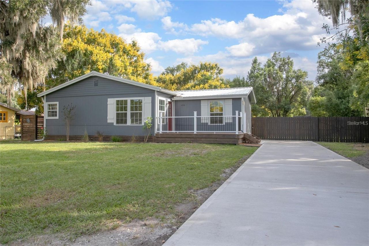 Photo 2 of 1014 Talton Ave, Deland, FL 32720