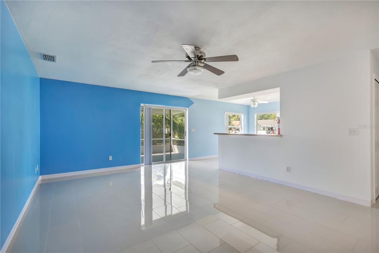 Photo 3 of 561 15th St, Holly Hill, FL 32117