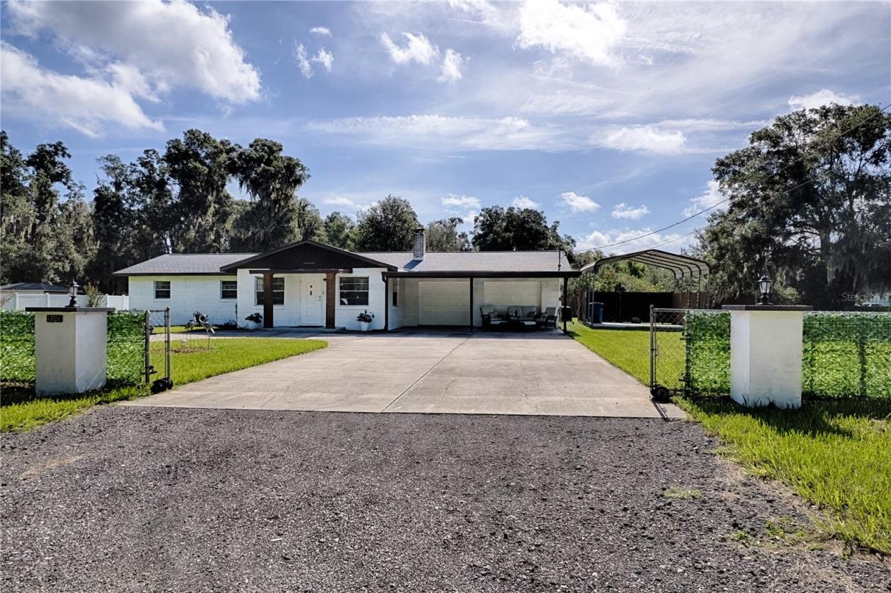 Photo 3 of 1701 N Stone St, Deland, FL 32720