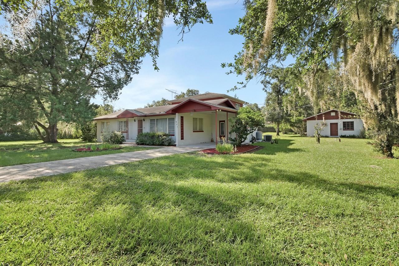 Photo 2 of 601 Glenwood Rd, Deland, FL 32720