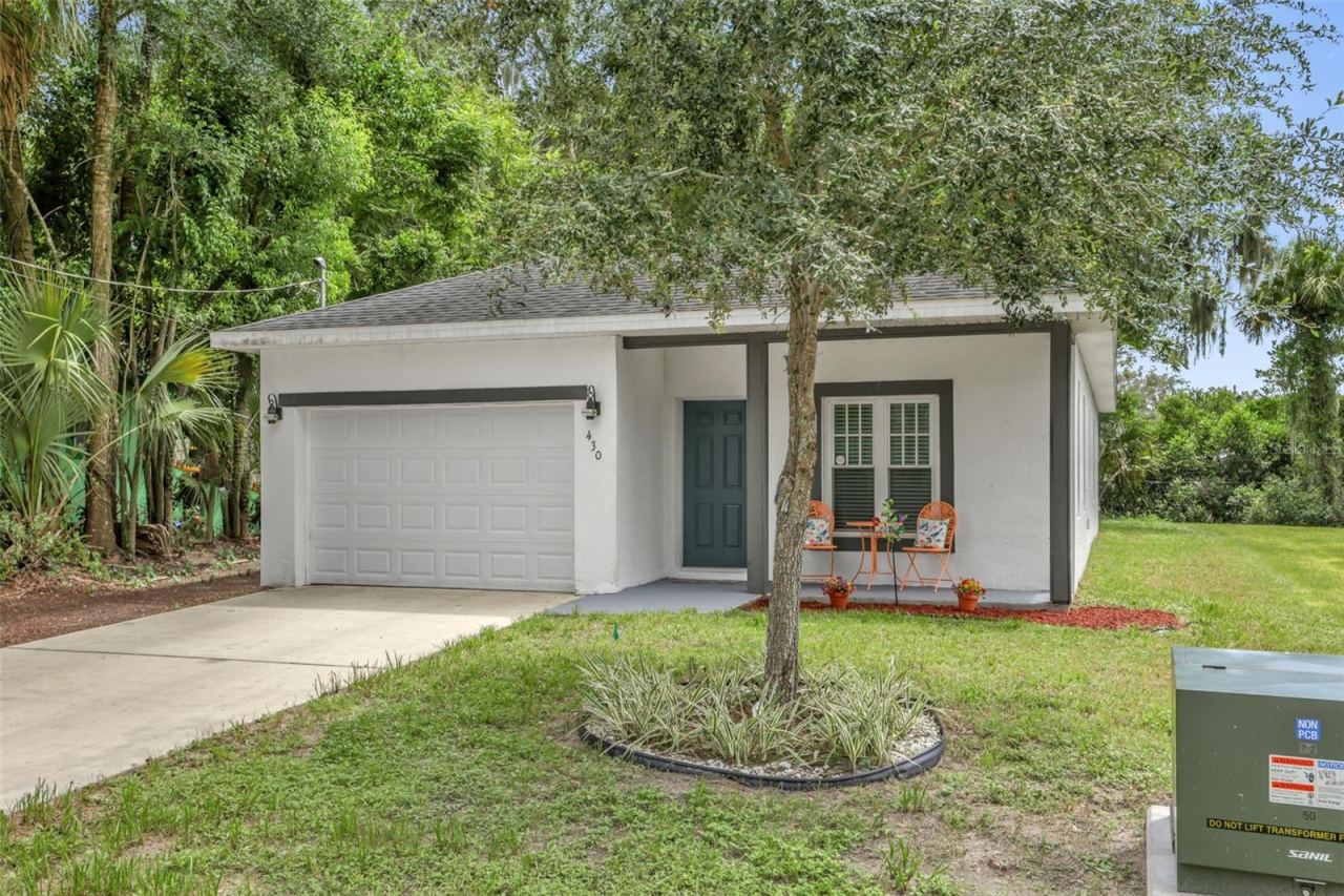 Photo 2 of 430 W Walts Ave, Deland, FL 32720