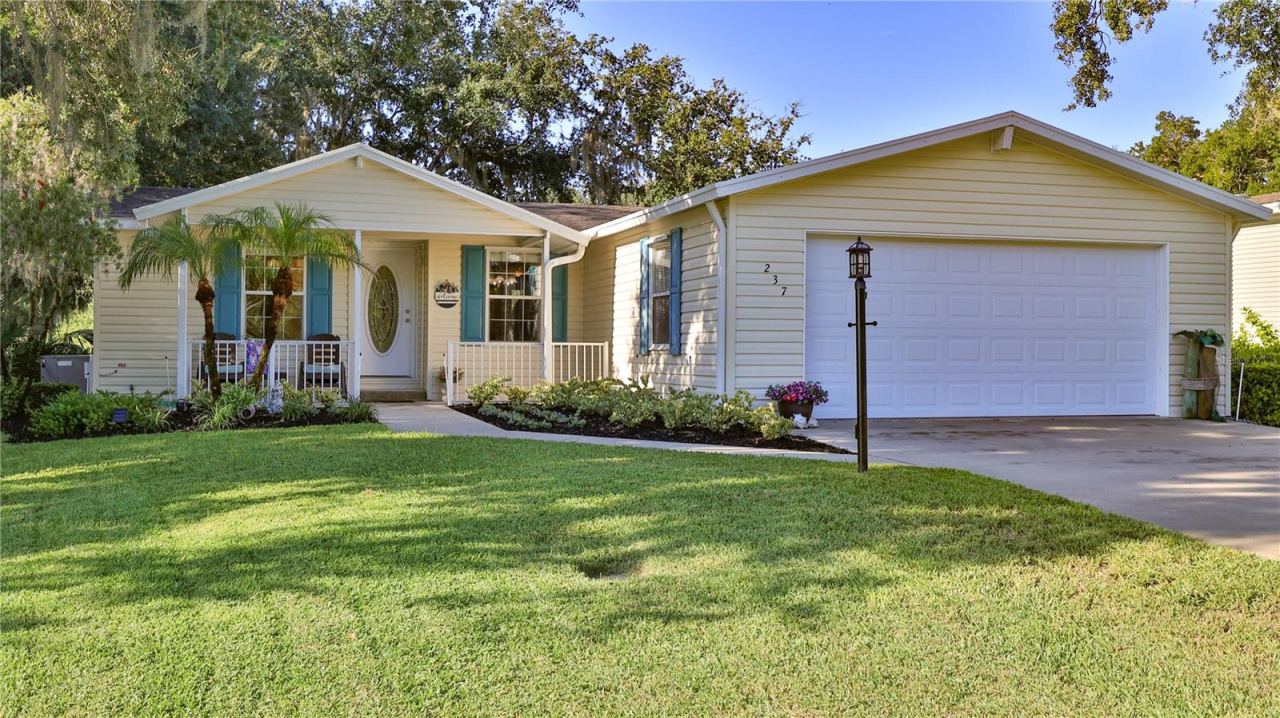 Photo 2 of 237 Navajo Dr, Oak Hill, FL 32759