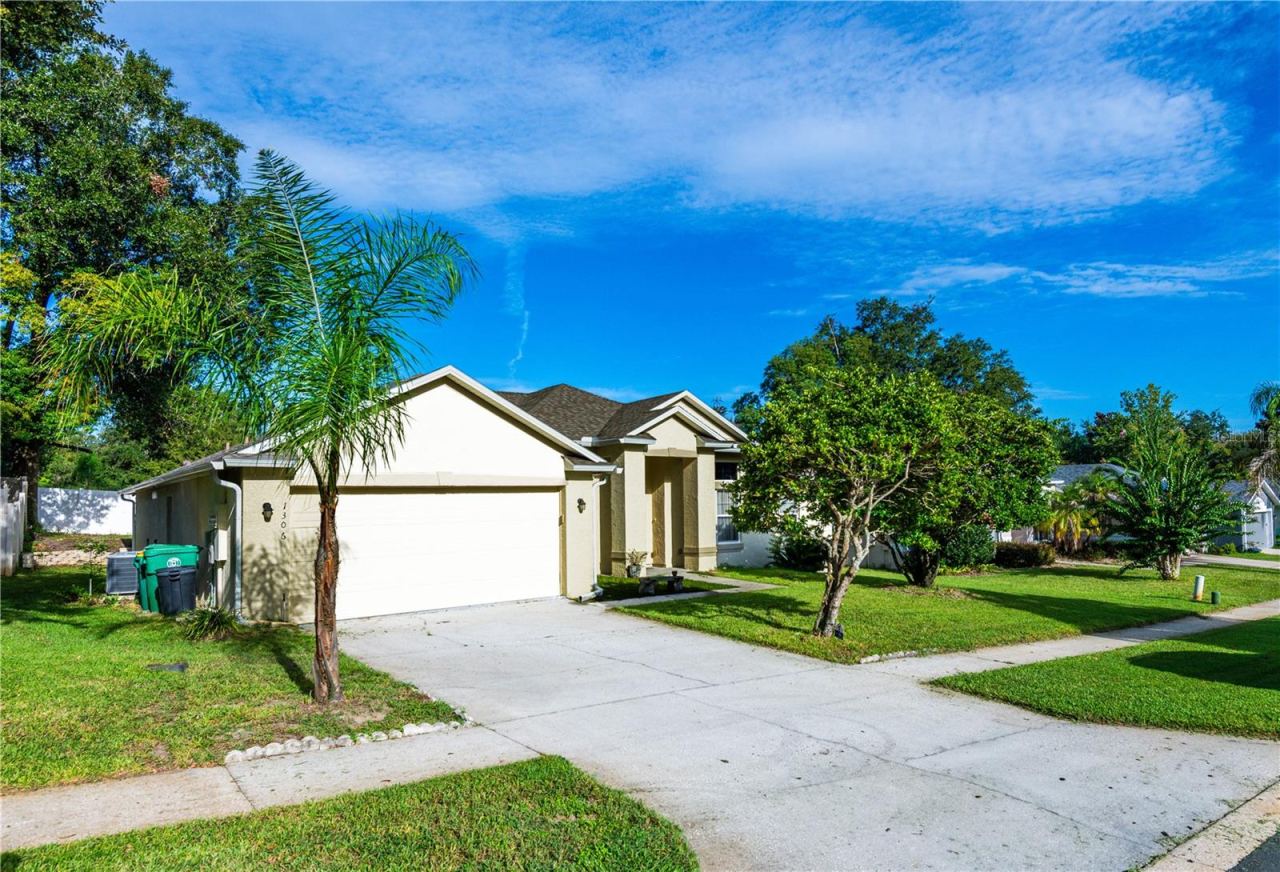 1306 Island Cove Dr, Deland, FL 32724