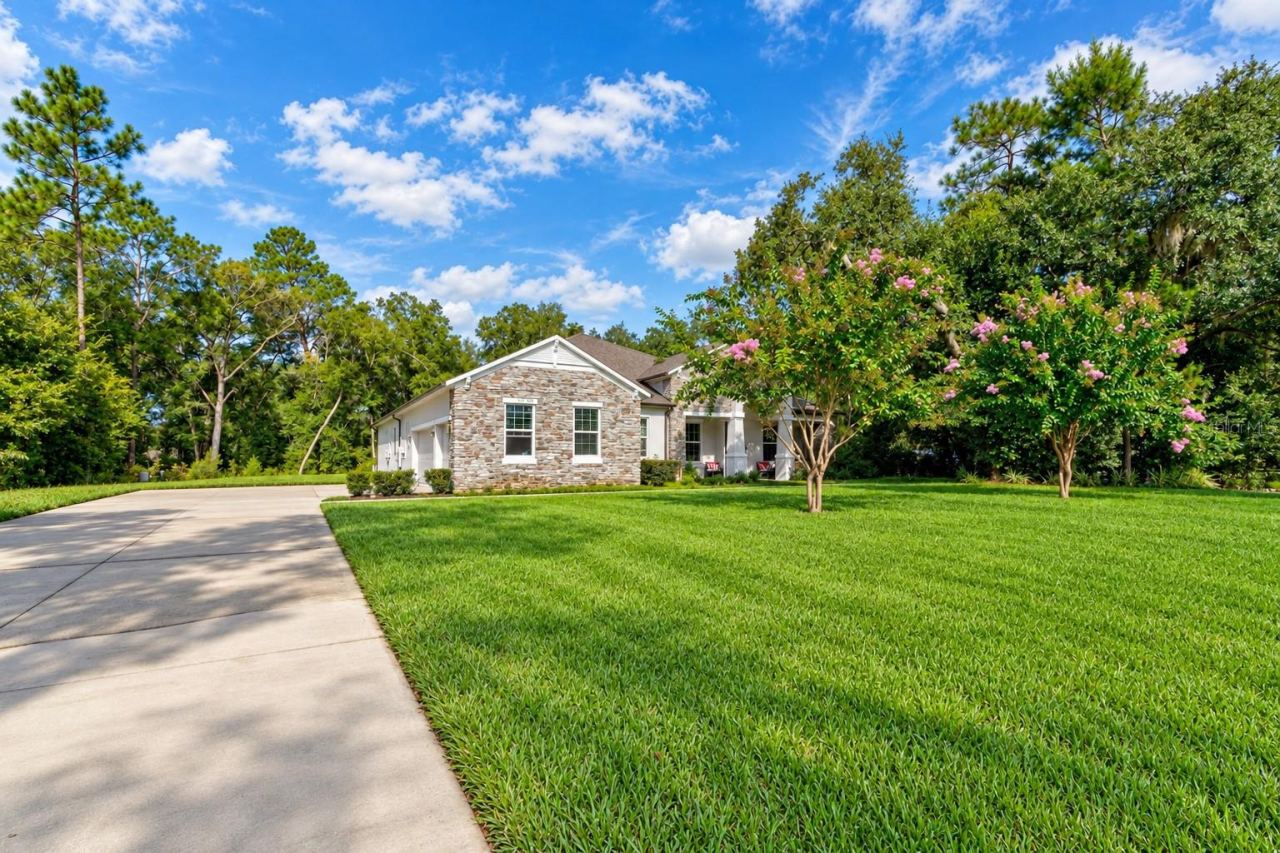 Photo 3 of 3520 Tyngsbourgh Dr, Deland, FL 32720