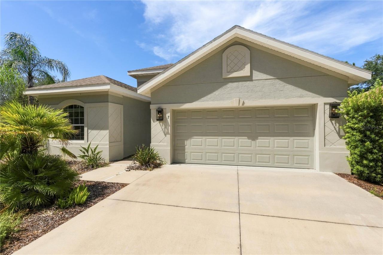 7 Oasis Cir, Palm Coast
