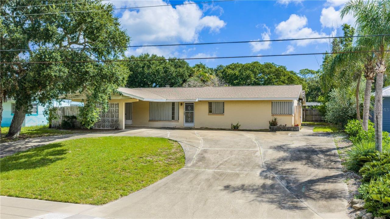 2005 Saxon Dr, New Smyrna Beach, FL 32169