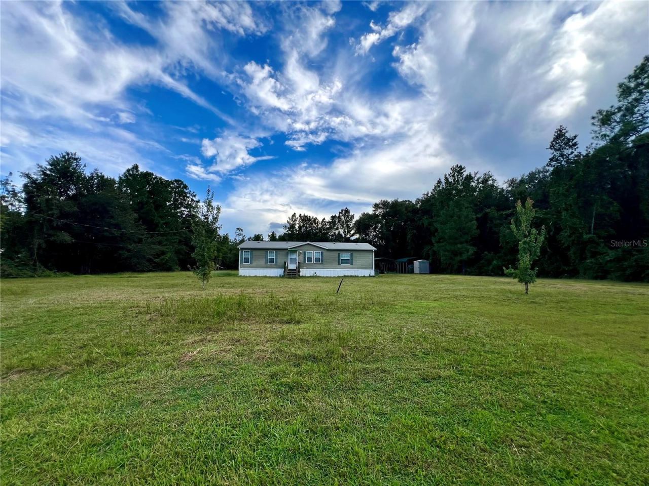 Photo 2 of 113 Sabrina Ln, Palatka, FL 32177