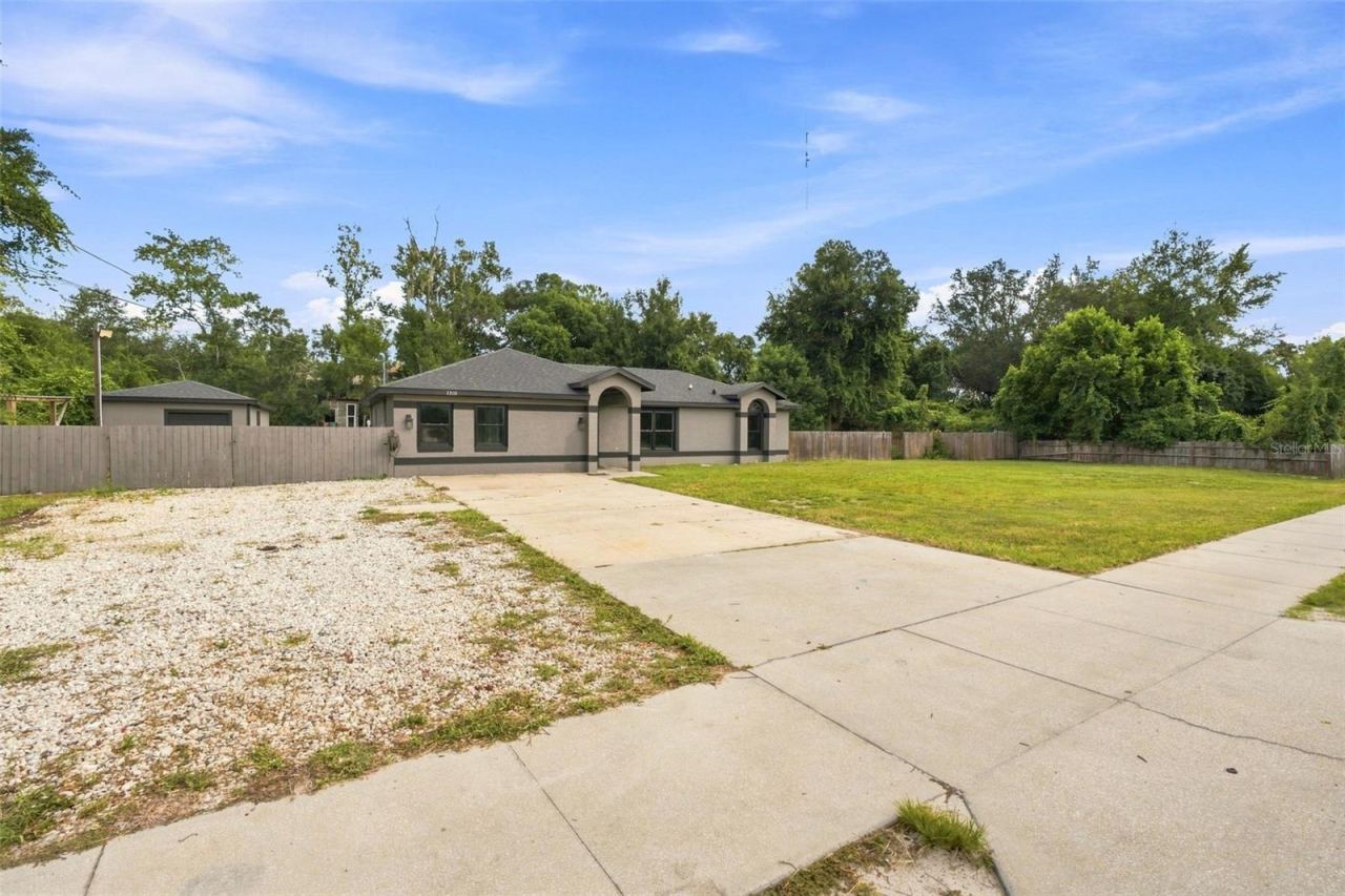 Photo 3 of 1300 Adeline St, Orange City, FL 32763