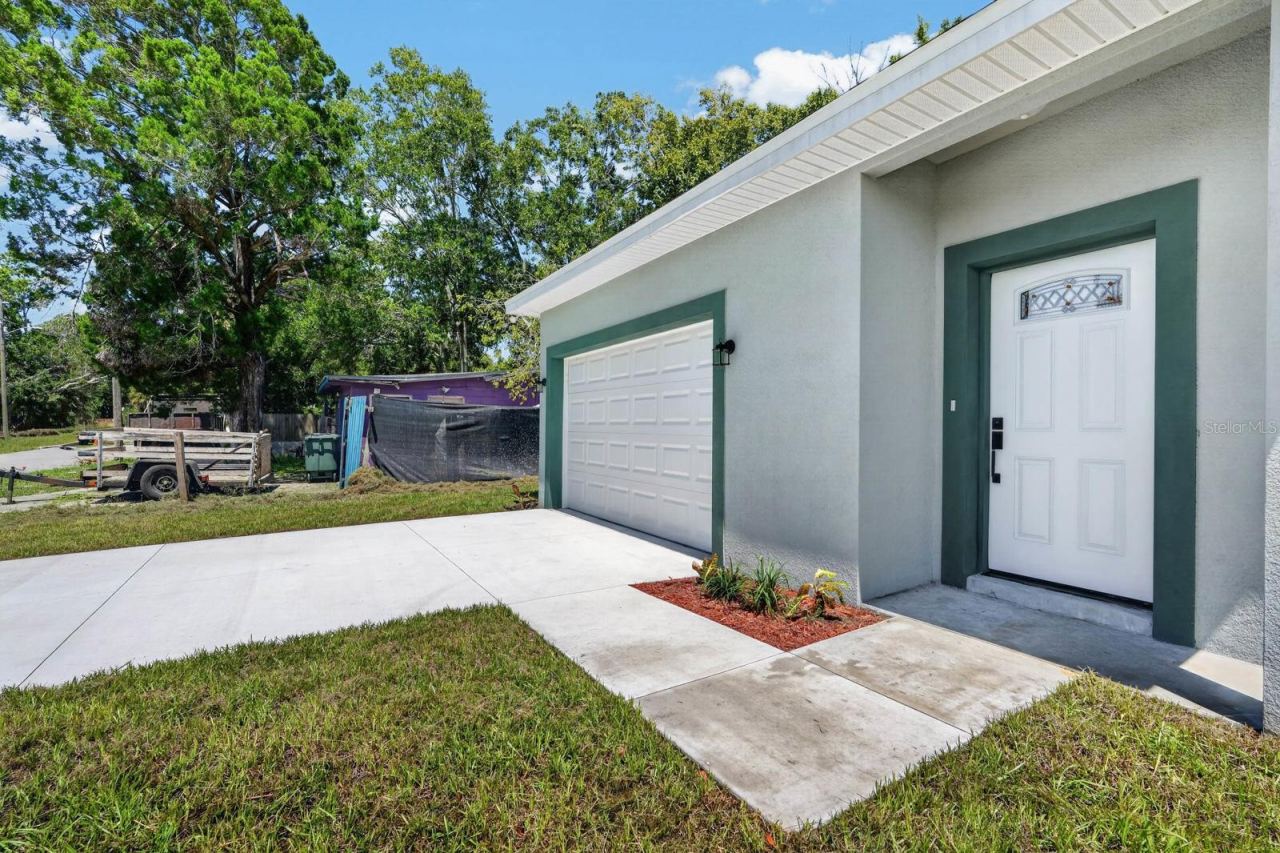 Photo 3 of 757 Indiana St, Daytona Beach, FL 32114