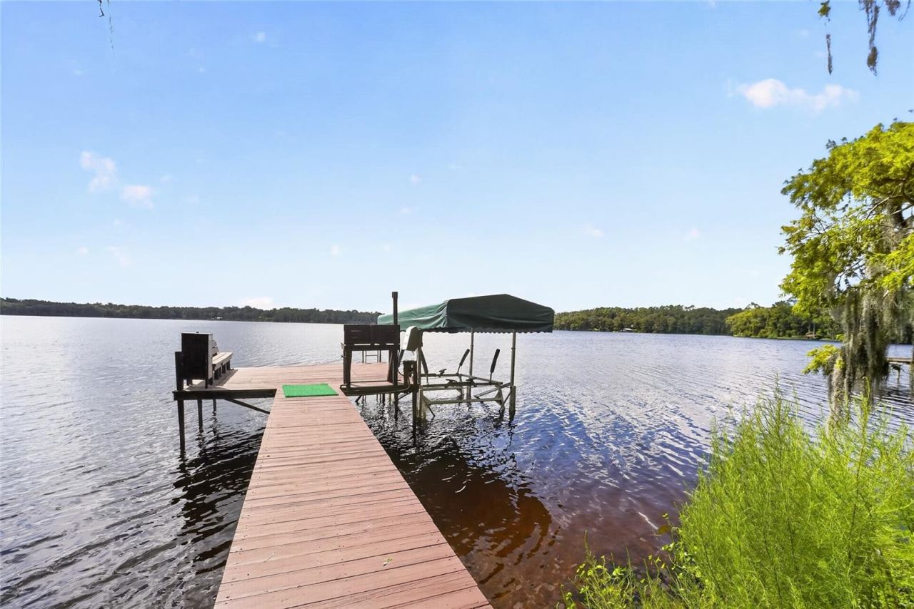 Photo 3 of 243 Herman Dr, Hawthorne, FL 32640