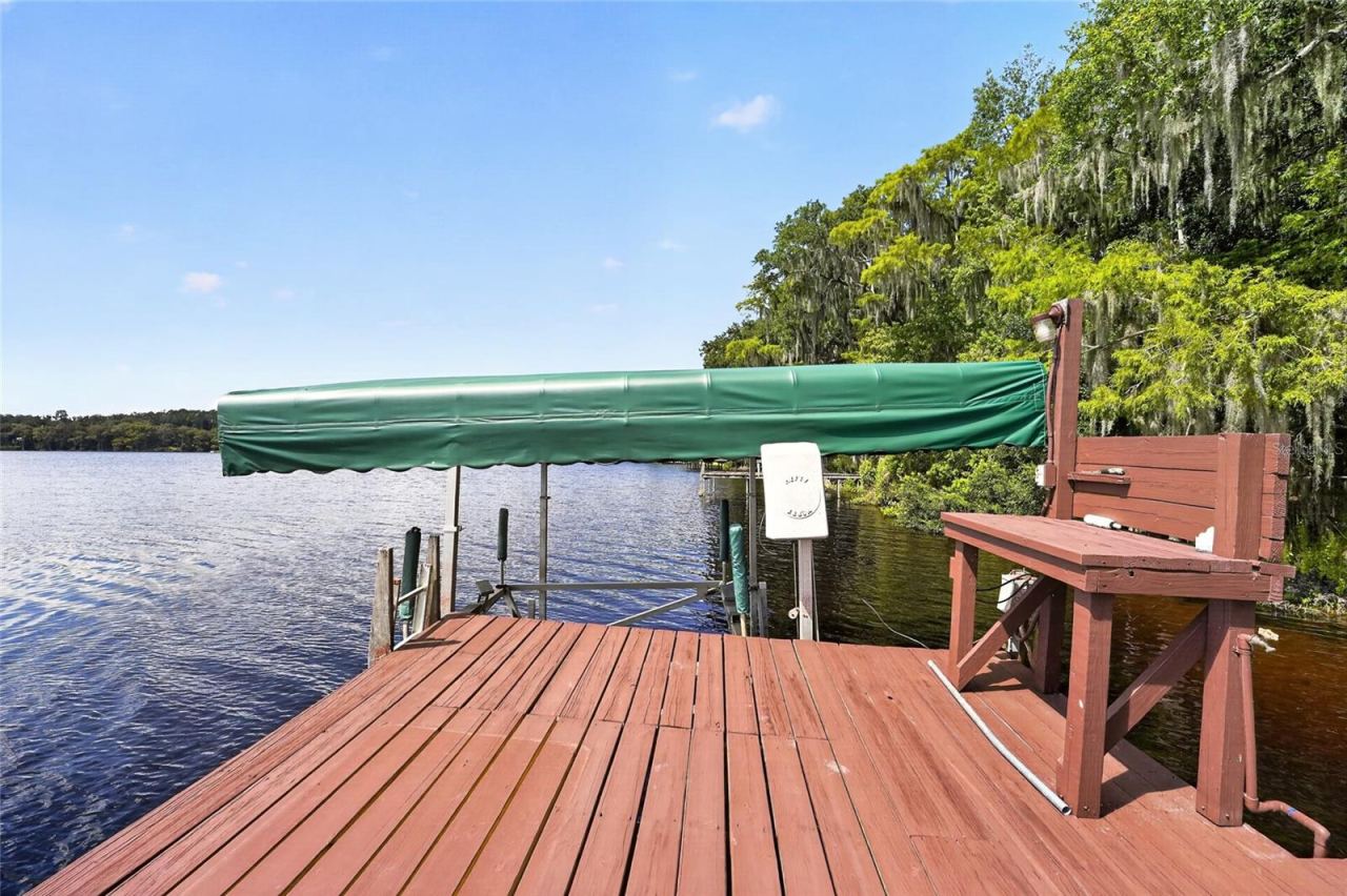 Photo 4 of 243 Herman Dr, Hawthorne, FL 32640