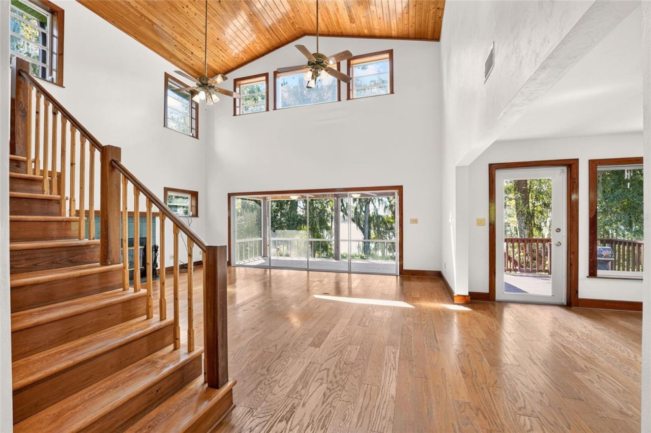 Photo 5 of 243 Herman Dr, Hawthorne, FL 32640