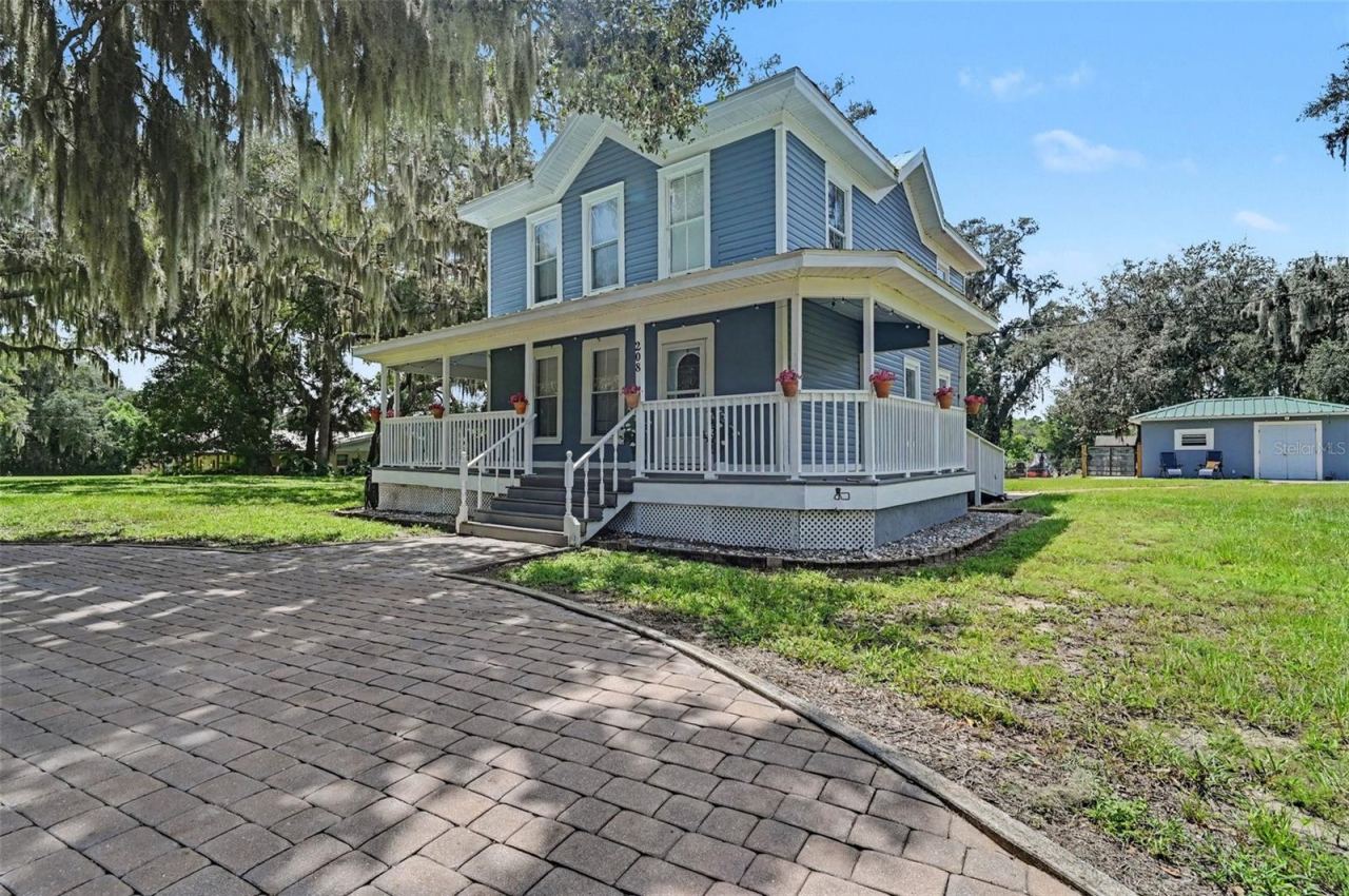 Photo 2 of 208 S Gaines St, Oak Hill, FL 32759