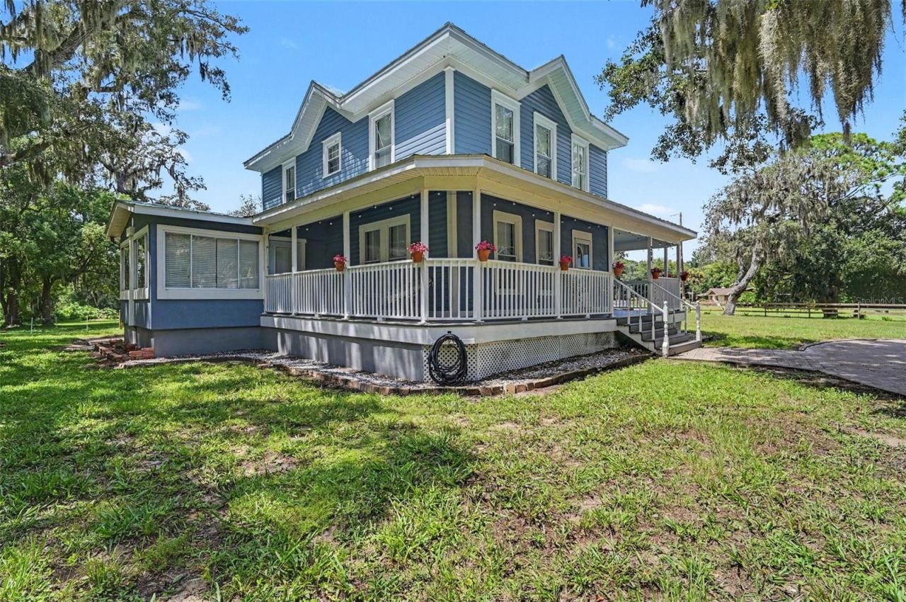 Photo 3 of 208 S Gaines St, Oak Hill, FL 32759