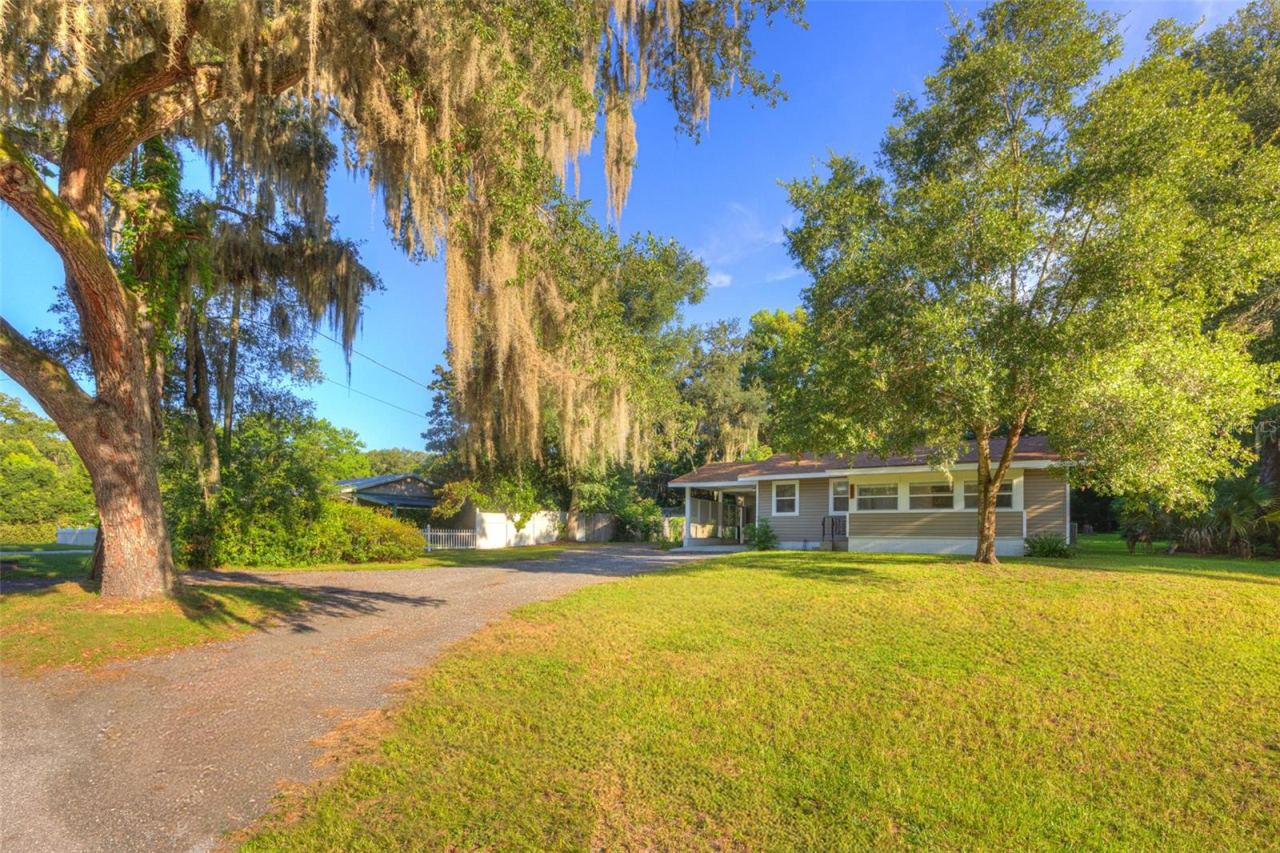 Photo 2 of 355 W Wisconsin Ave, Orange City, FL 32763