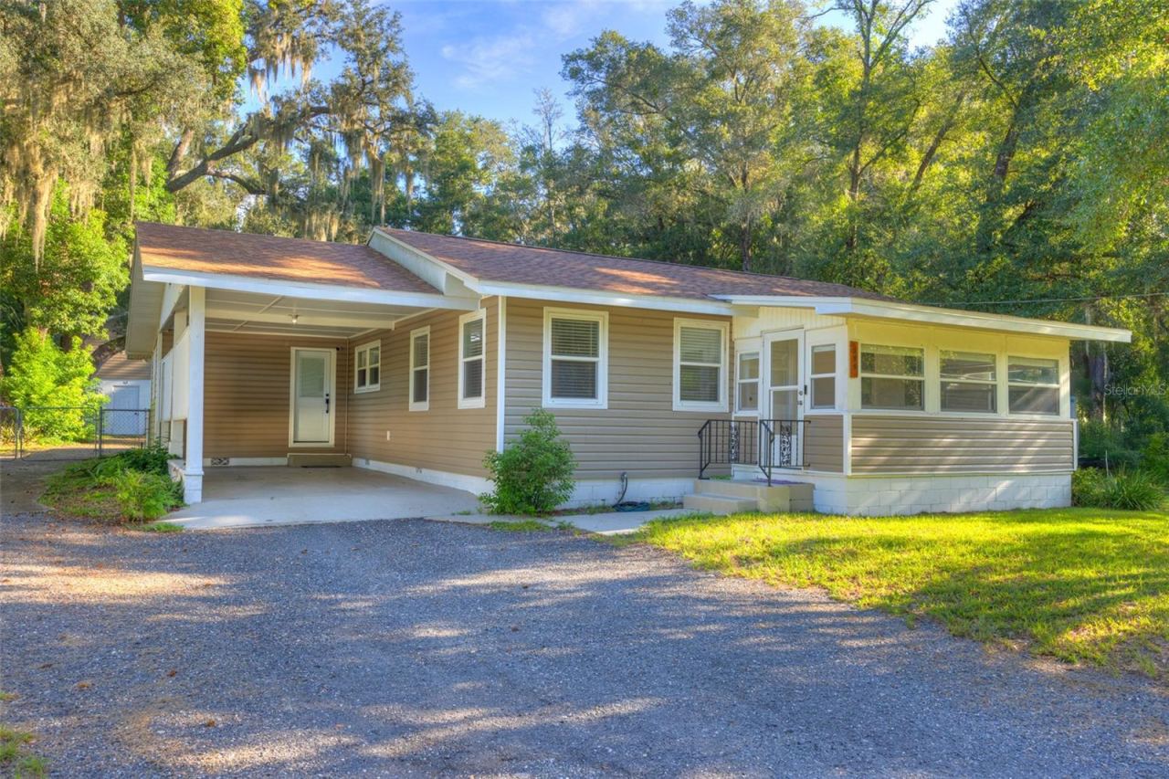 Photo 3 of 355 W Wisconsin Ave, Orange City, FL 32763