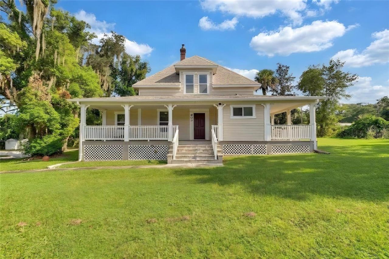 903 E New York Ave, Deland