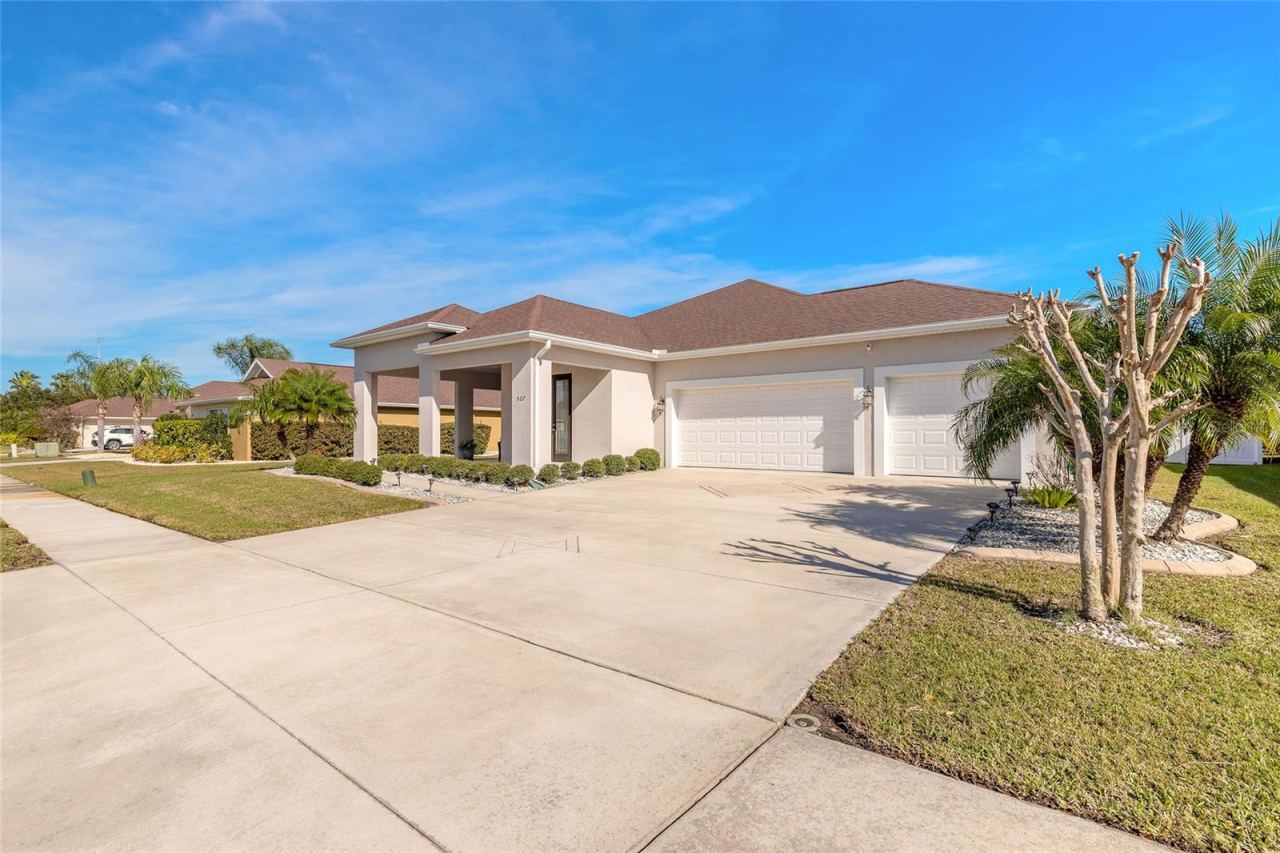 Photo 2 of 527 Luna Bella Ln, New Smyrna Beach, FL 32168