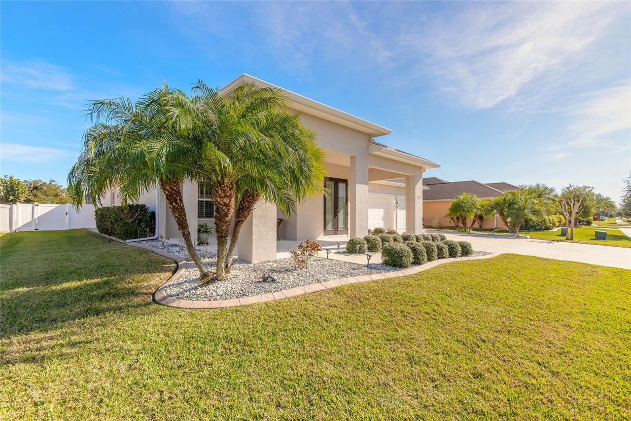 Photo 3 of 527 Luna Bella Ln, New Smyrna Beach, FL 32168