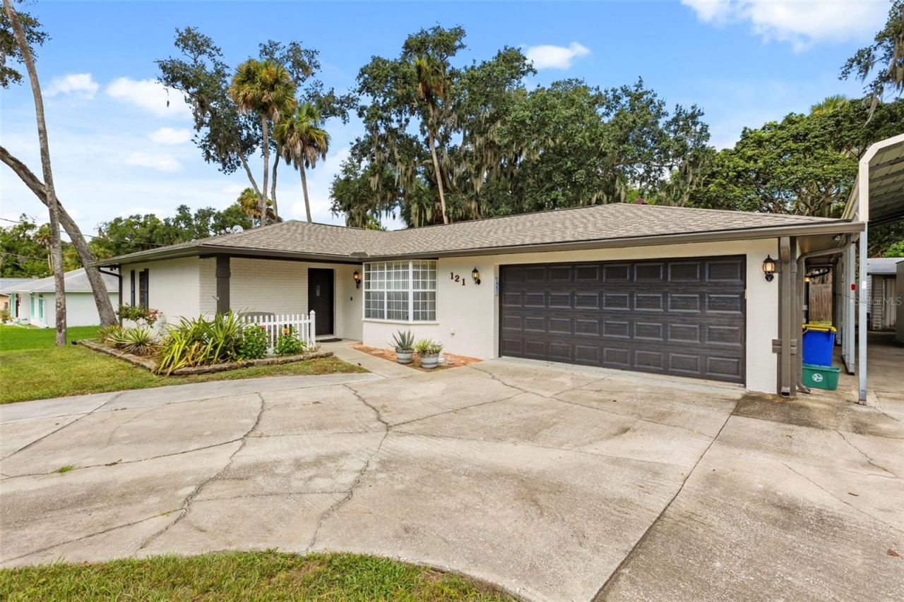 Photo 2 of 121 Oak Ridge Ave, Edgewater, FL 32132