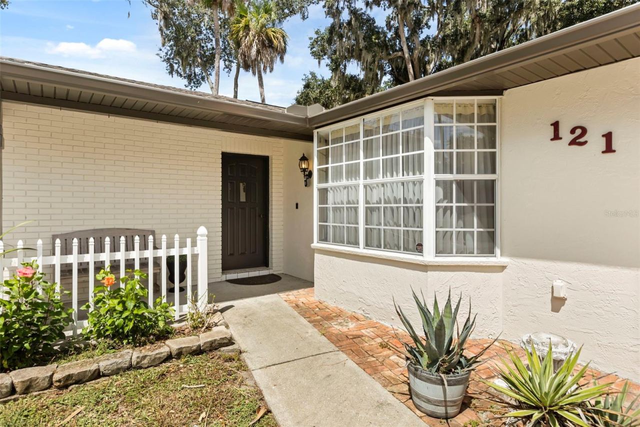 Photo 3 of 121 Oak Ridge Ave, Edgewater, FL 32132