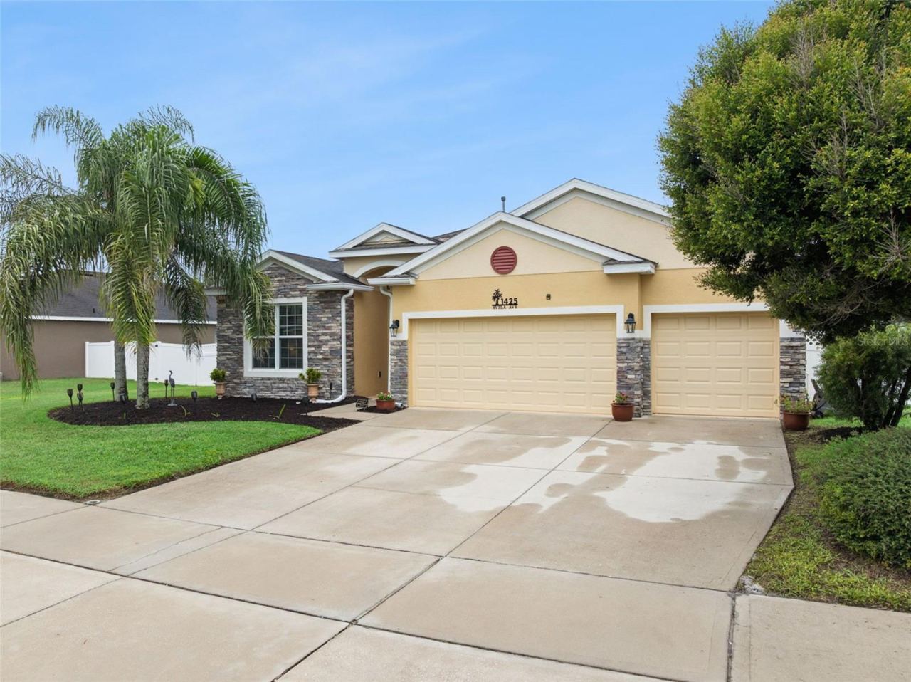Photo 2 of 1425 Avila Ave, Deltona, FL 32725