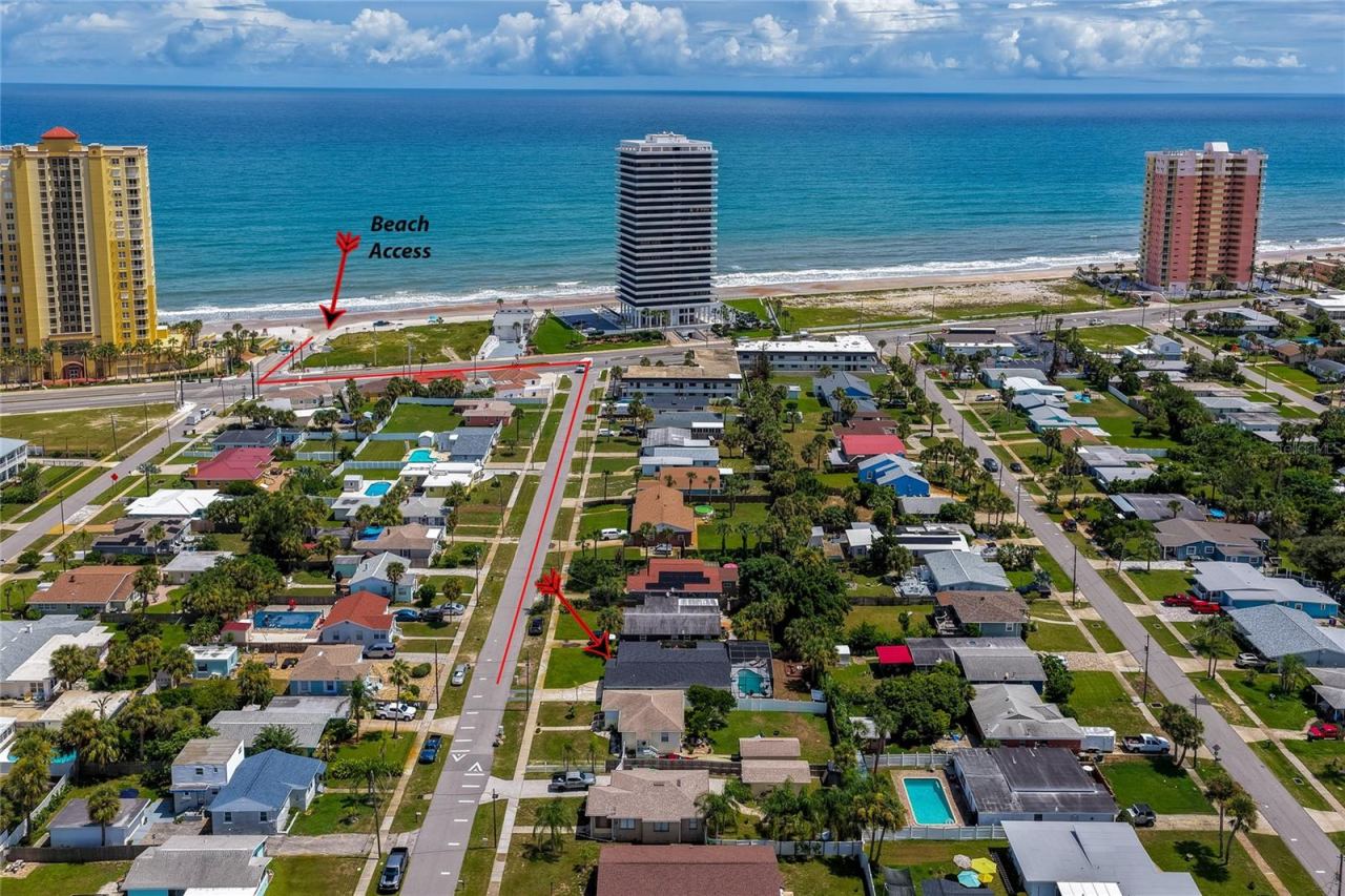 Photo 3 of 348 Woodland Ave, Daytona Beach, FL 32118