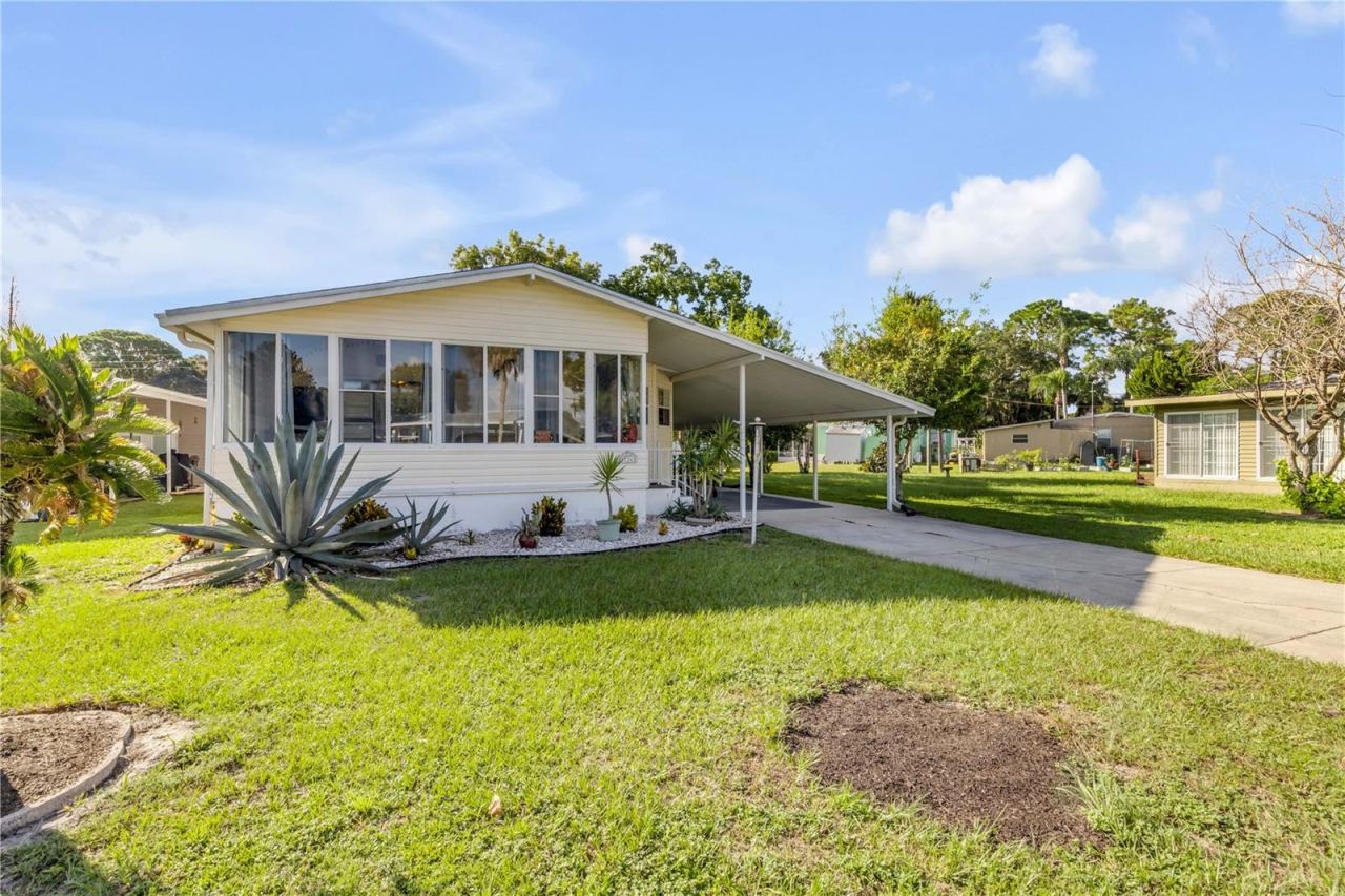 Photo 2 of 126 Cedar St, Edgewater, FL 32141