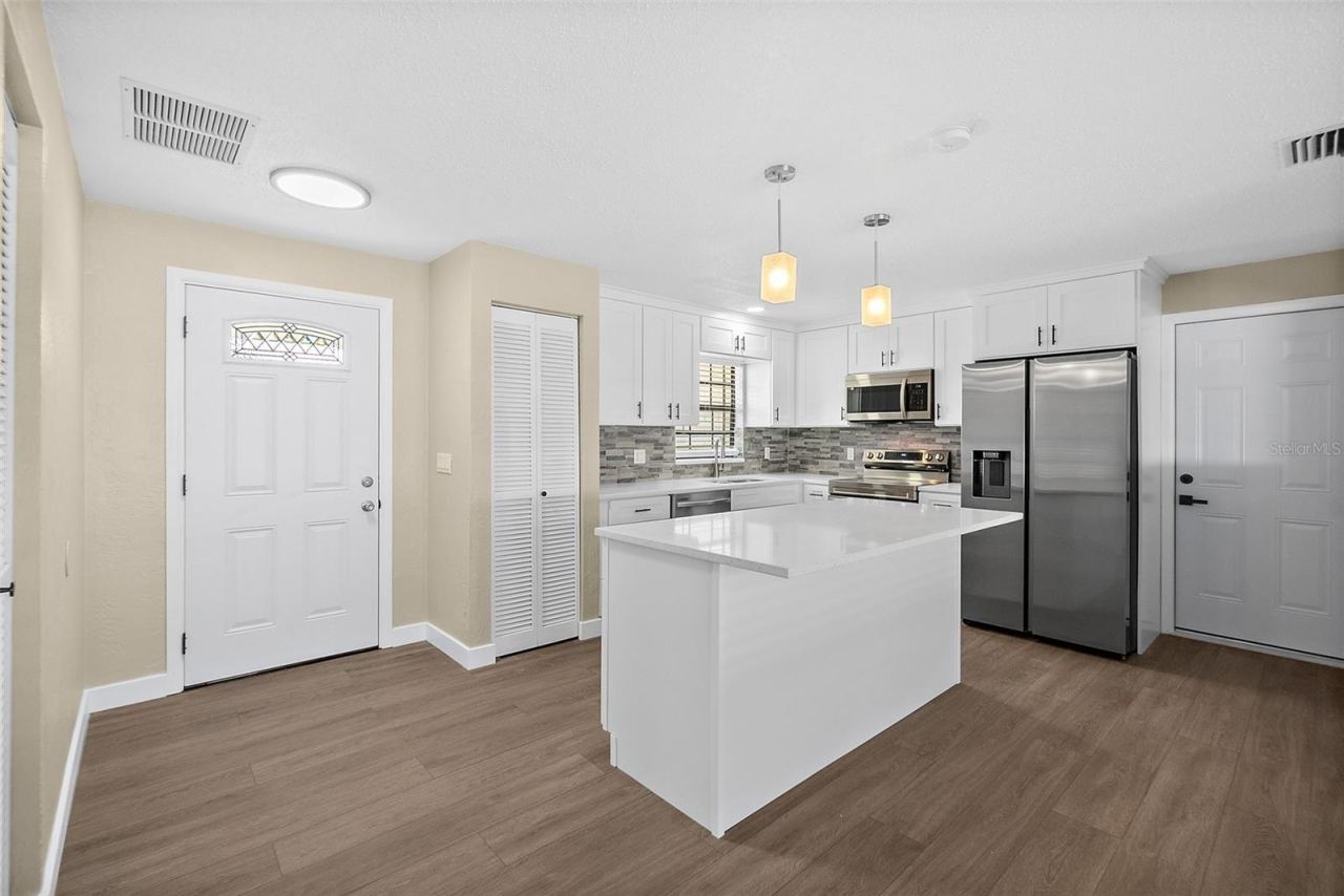 Photo 3 of 977 Whiporwill Dr, Port Orange, FL 32127