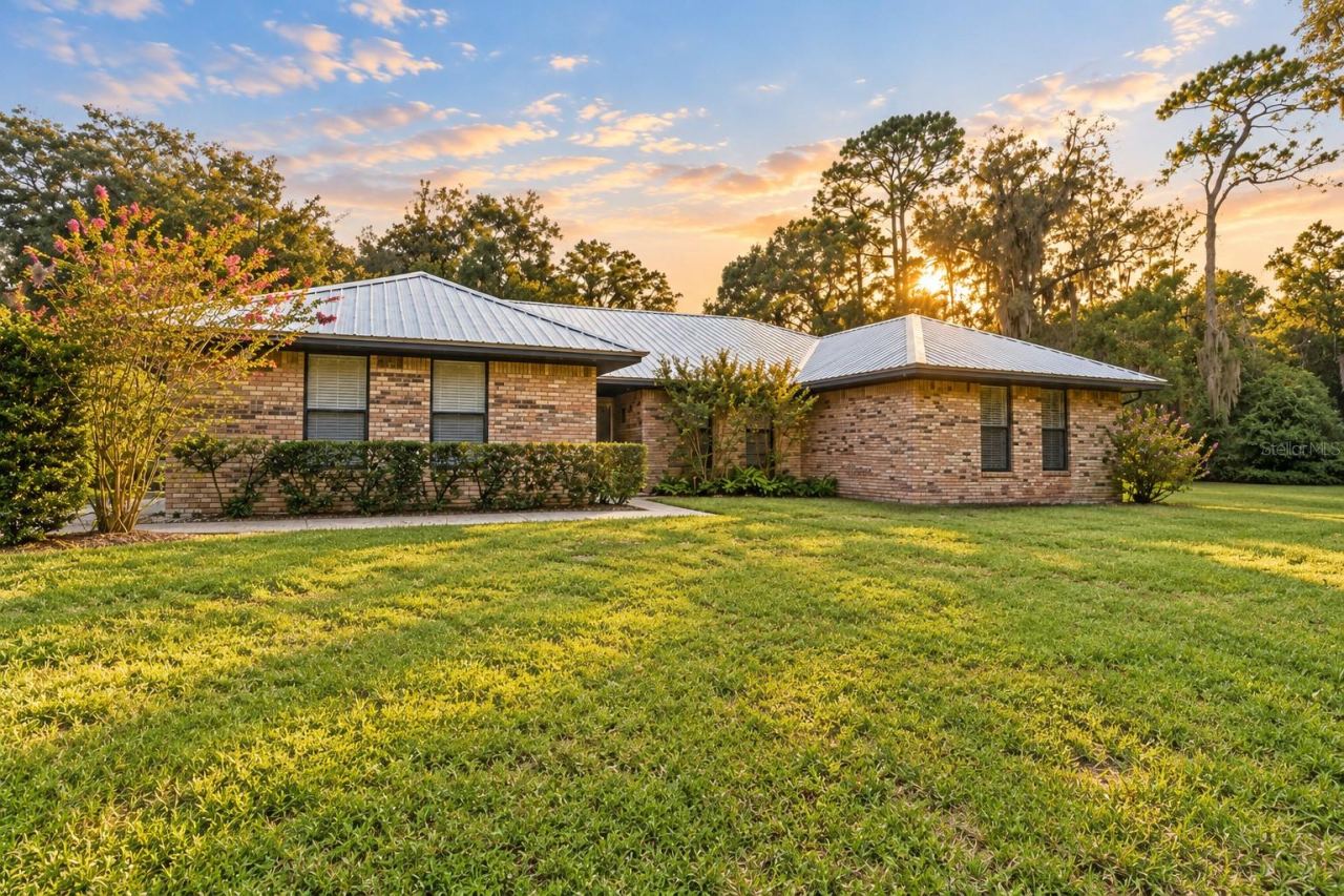 Photo 3 of 1530 W Beresford Rd, Deland, FL 32720