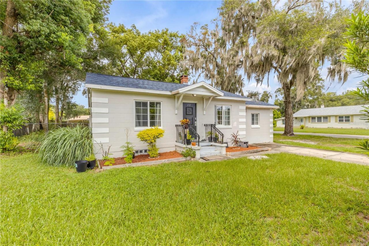 Photo 3 of 652 N Stone St, Deland, FL 32720