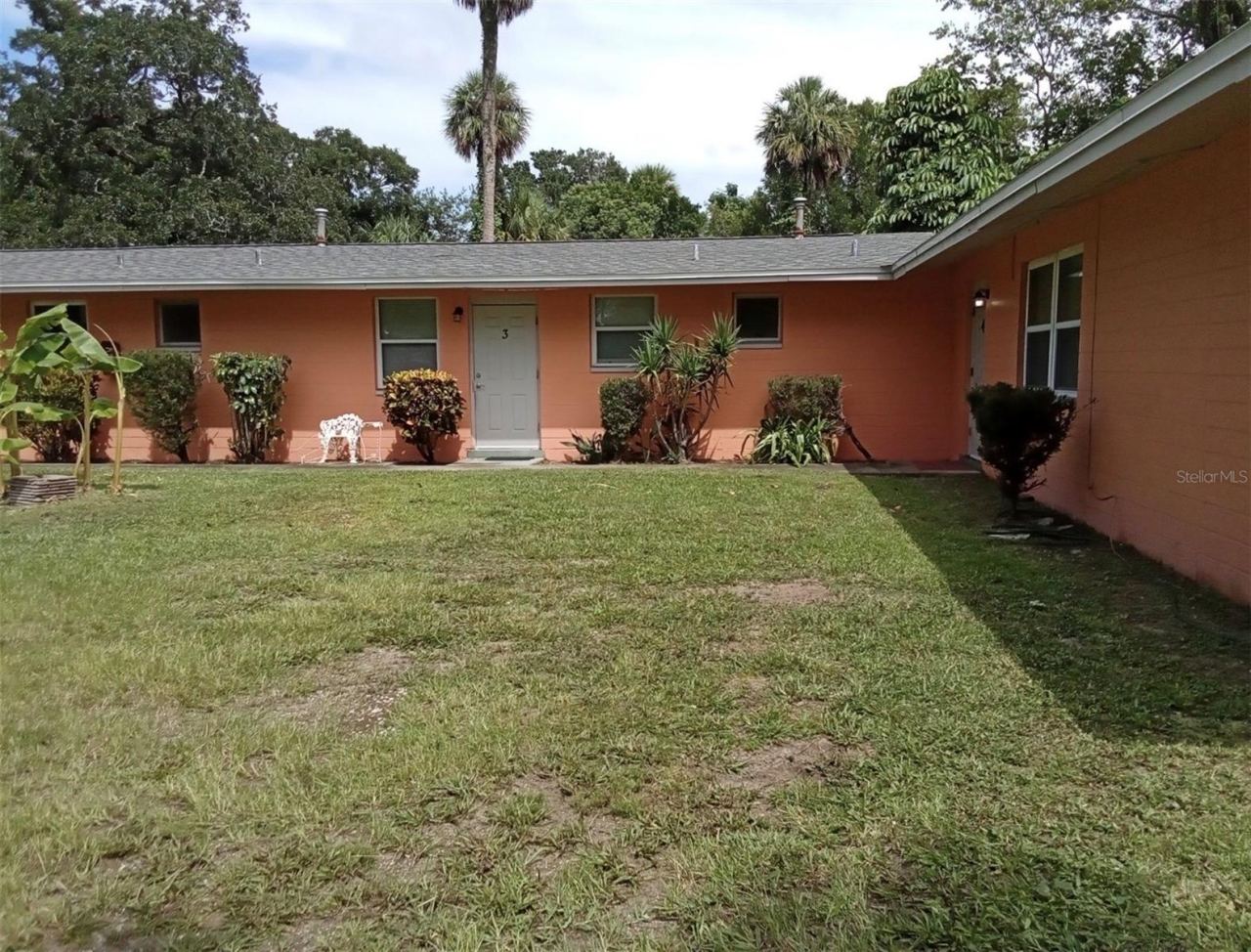 Photo 3 of 555 Oak St, Daytona Beach, FL 32114