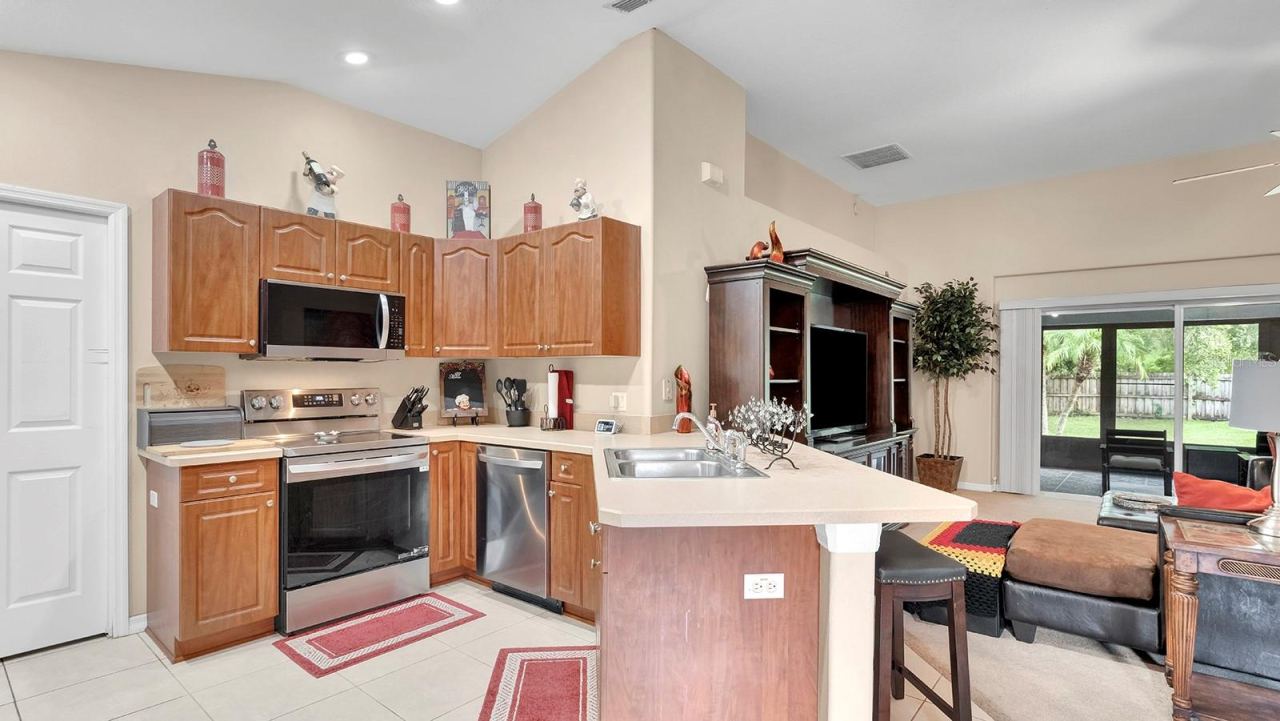 Photo 3 of 252 Dirksen Dr, Debary, FL 32713