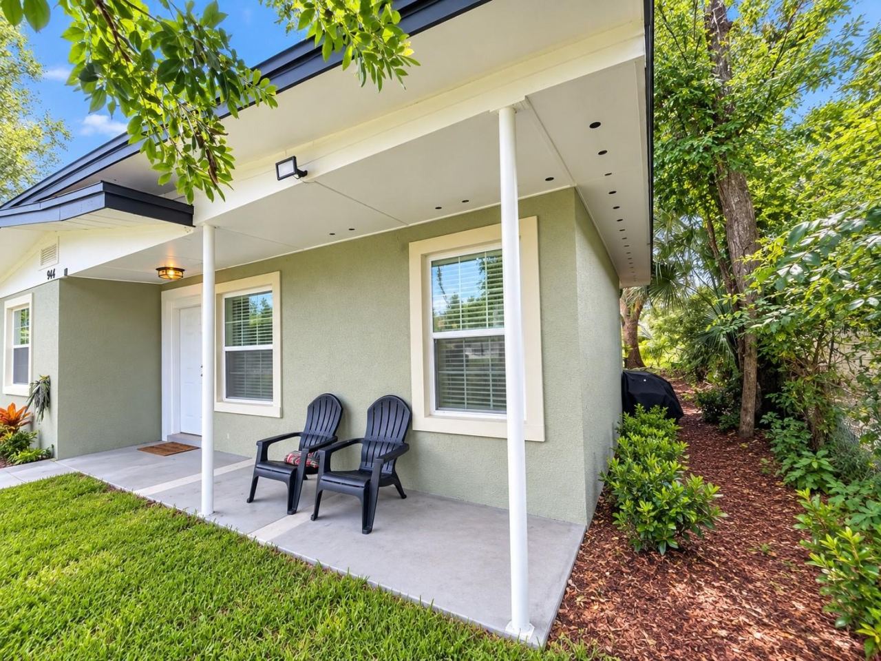Photo 2 of 944 Hibiscus Ave, Holly Hill, FL 32117