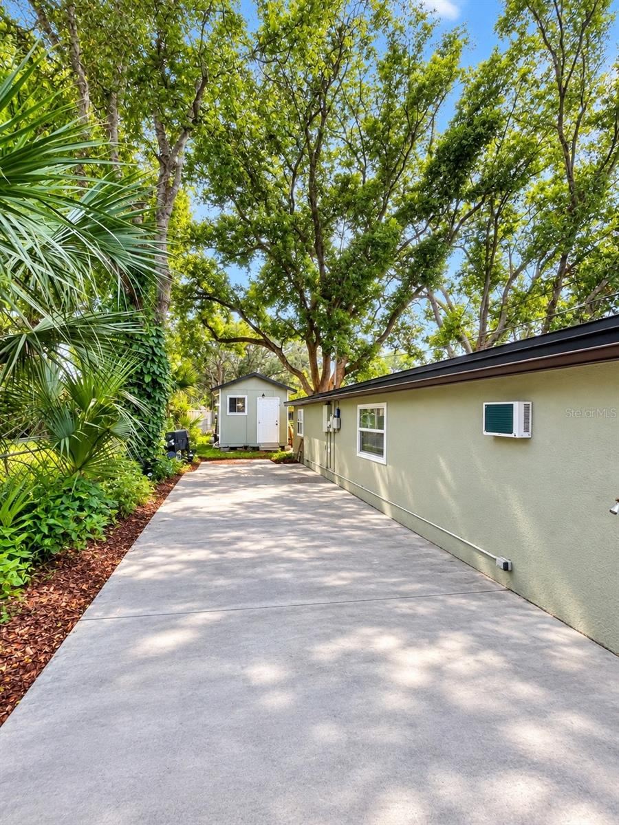 Photo 3 of 944 Hibiscus Ave, Holly Hill, FL 32117