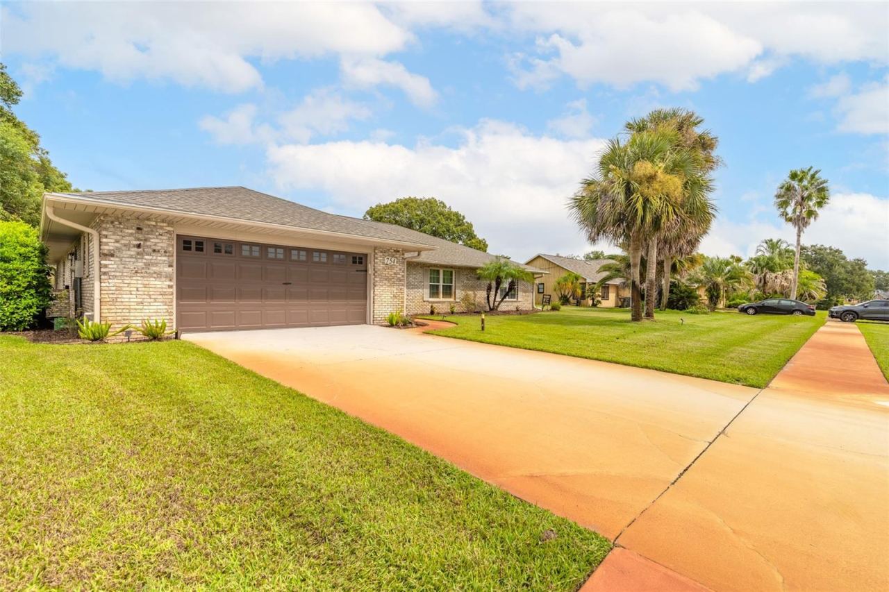 Photo 2 of 754 Pelican Bay Dr, Daytona Beach, FL 32119