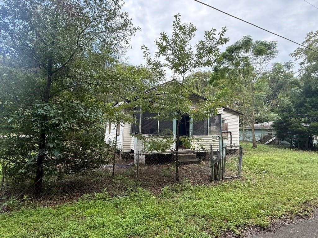 Photo 5 of 111 Cedar Ave, Palatka, FL 32177
