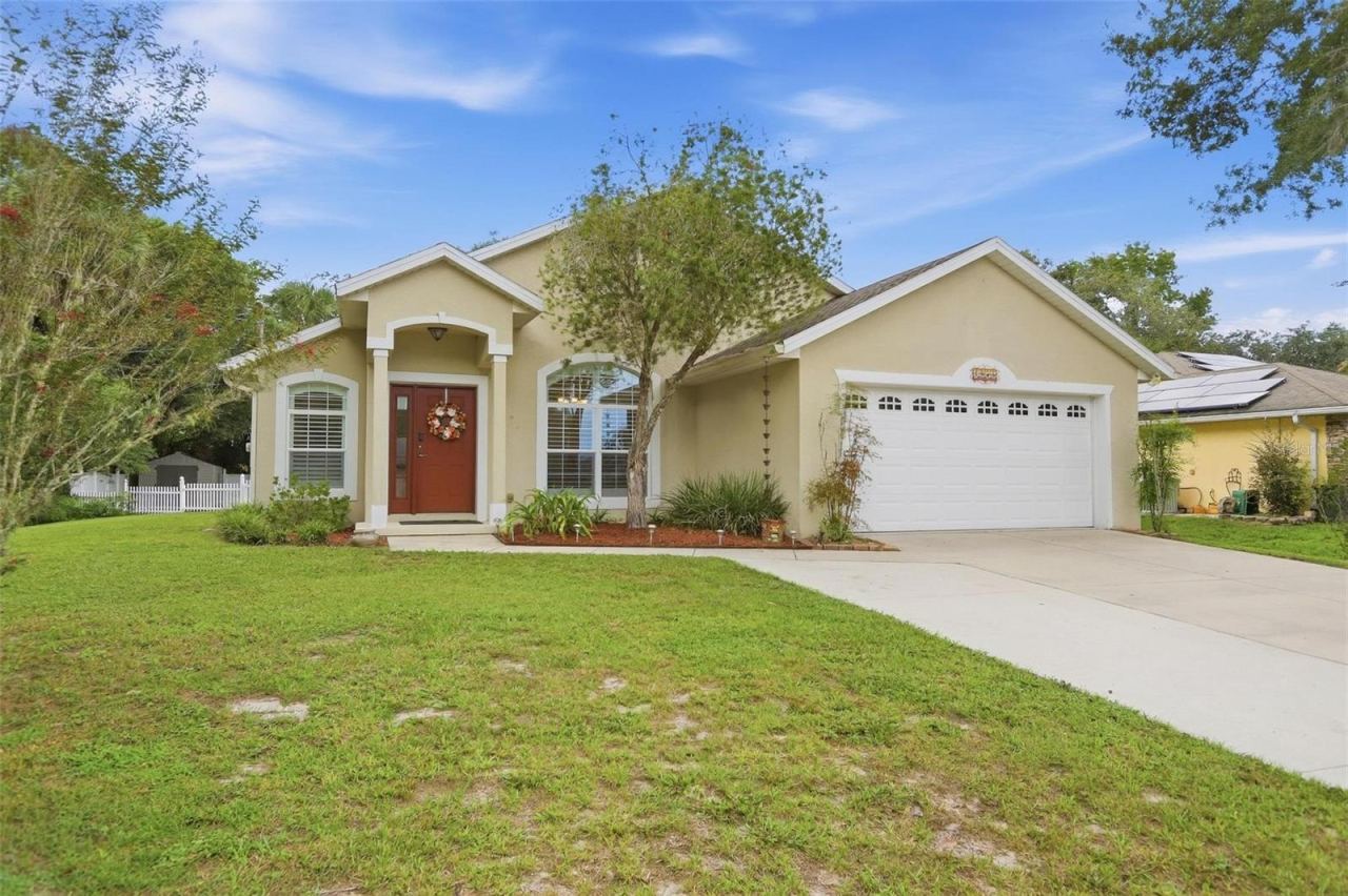 Photo 2 of 1544 Center St, Deland, FL 32720
