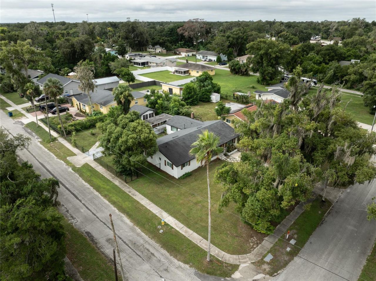 1004 N Camphor Ln, Deland, FL 32720