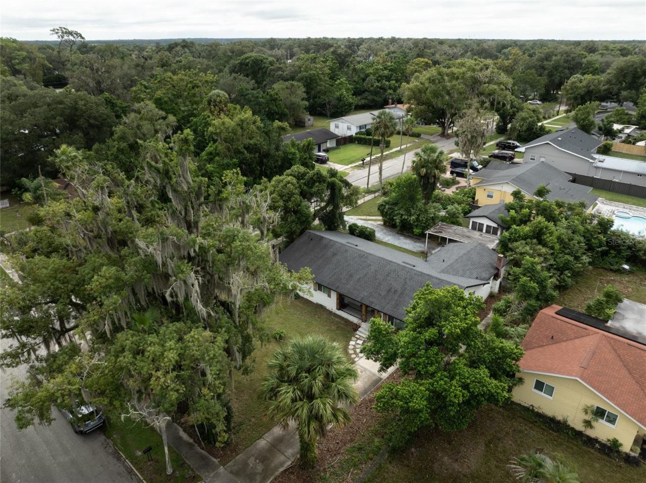 Photo 2 of 1004 N Camphor Ln, Deland, FL 32720