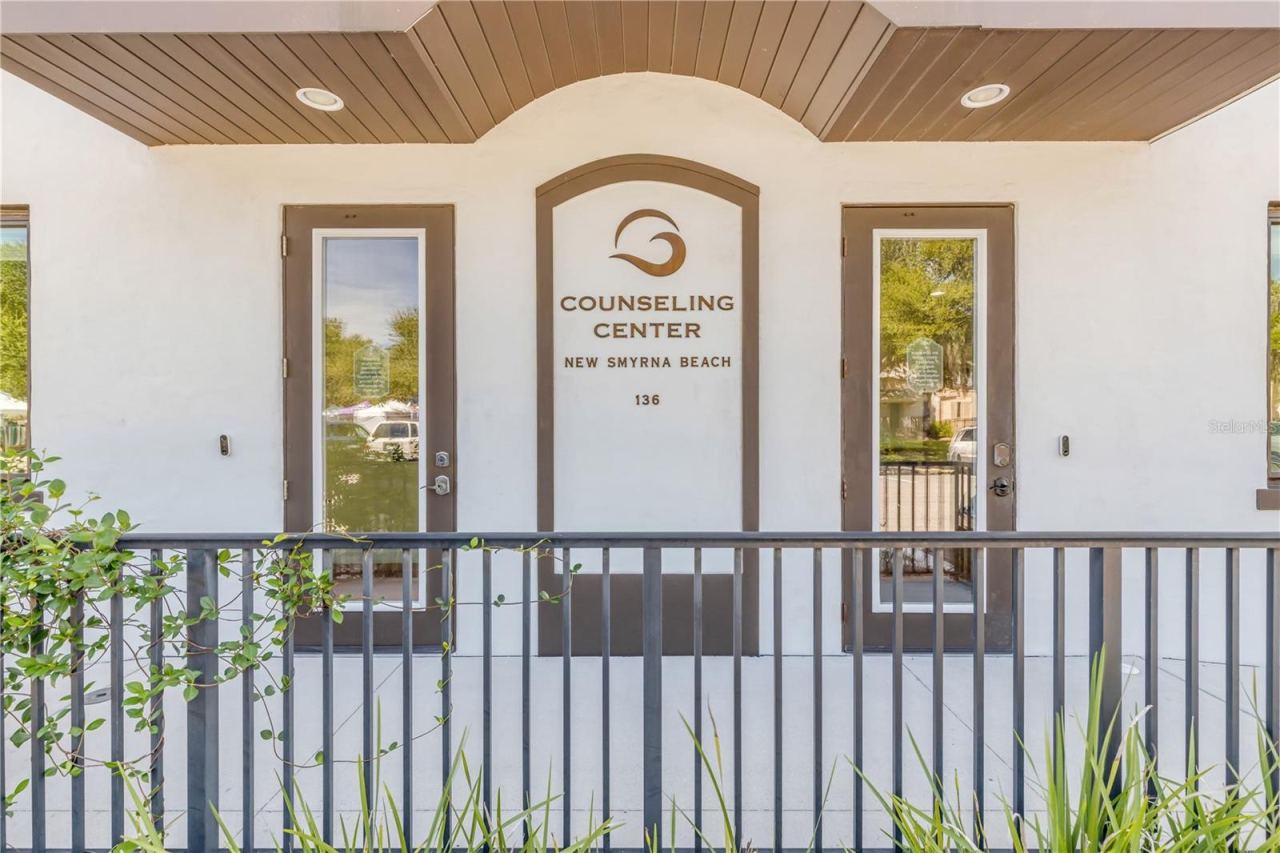 Photo 3 of 136 Julia St, New Smyrna Beach, FL 32168