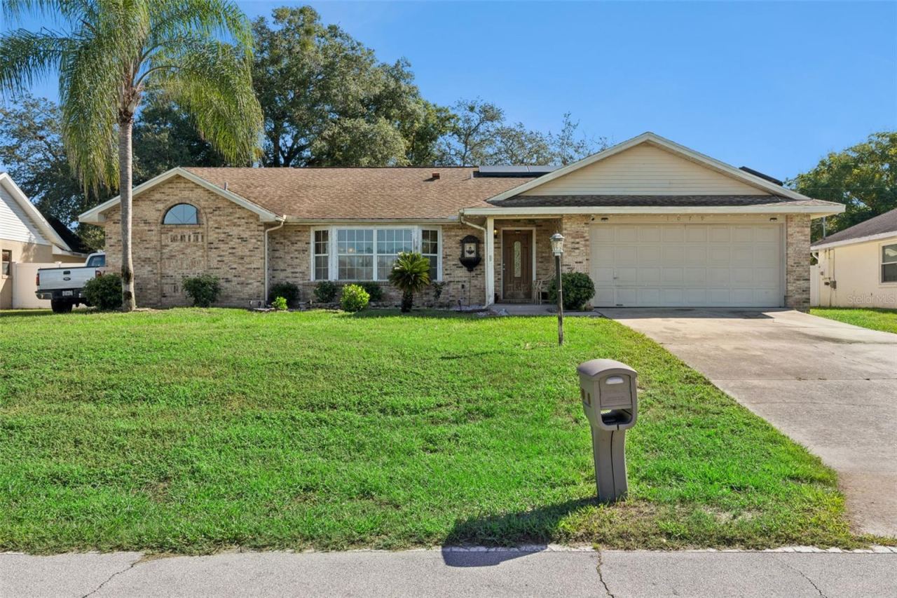 Photo 2 of 1079 W Hancock Dr, Deltona, FL 32725