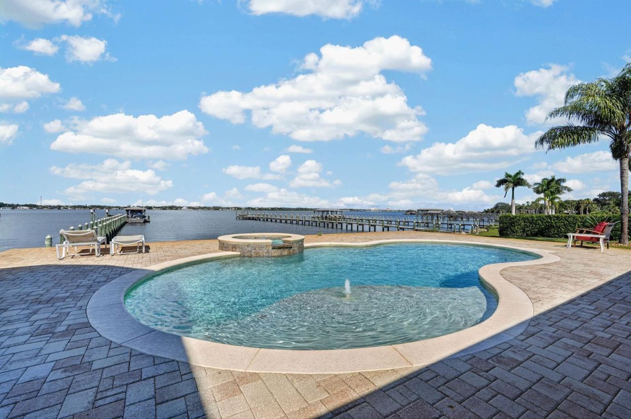14 Granville Cir, Daytona Beach