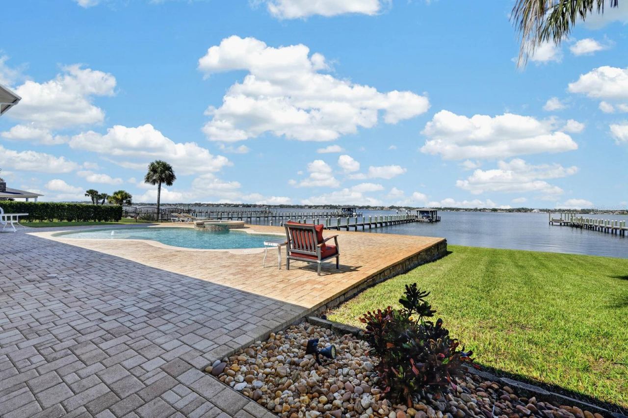 Photo 3 of 14 Granville Cir, Daytona Beach, FL 32118